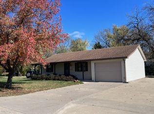 313 S Locust St, Cameron, MO 64429