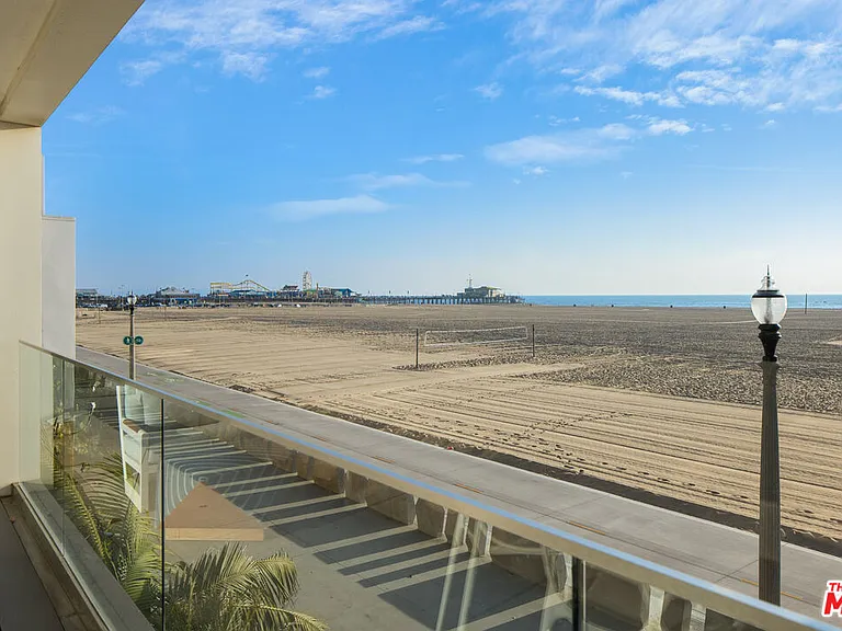 1347 Palisades Beach Rd — Photo 20