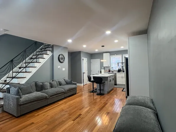 124 E Ruscomb St, Philadelphia, PA 19120