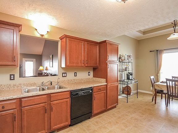 4th image of 529 Fox Trot Dr