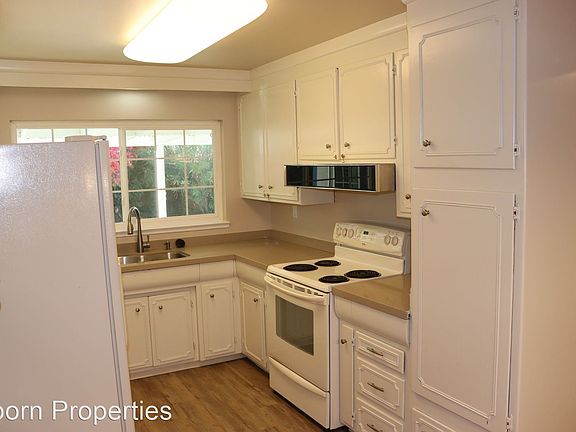 5th image of 590 Pomeroy Ave