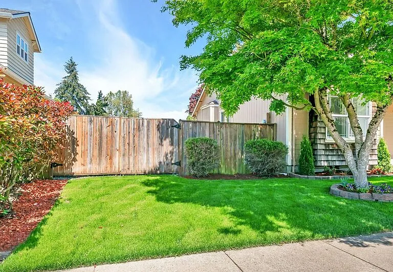 585 Dublin Ave — Photo 3