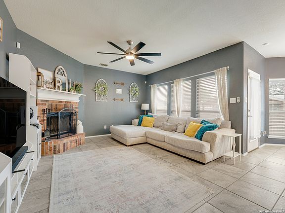 2nd image of 6006 Lakefront St