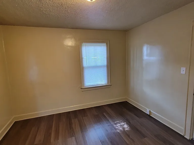 1119 S Denny St — Photo 5