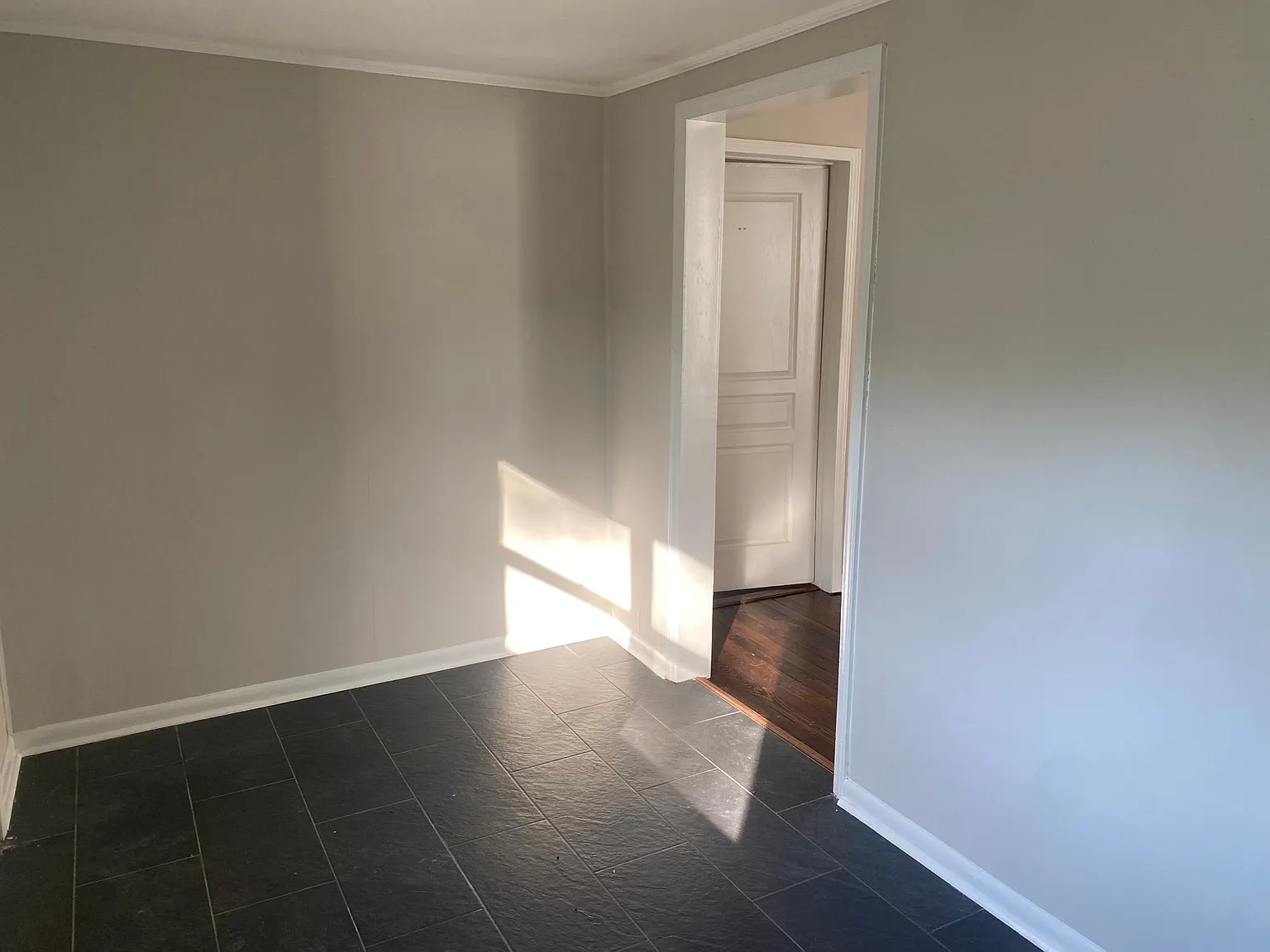 221 N Lee St — Photo 3