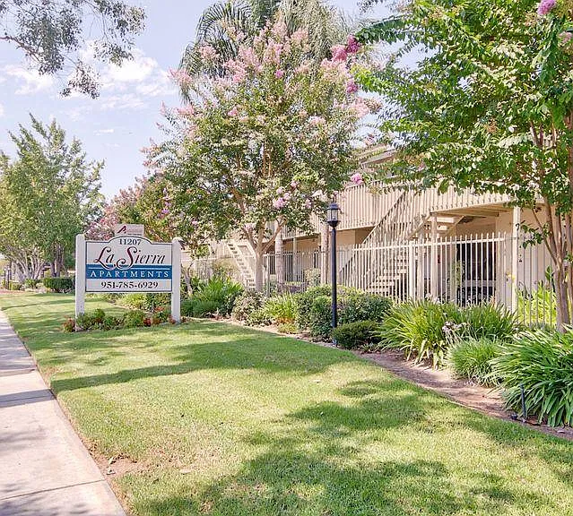 La Sierra Apartments — Photo 9