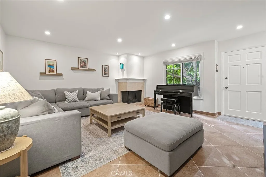 2 bed, 3.0 bath, 1445 sqft, $4,995 — Photo 3