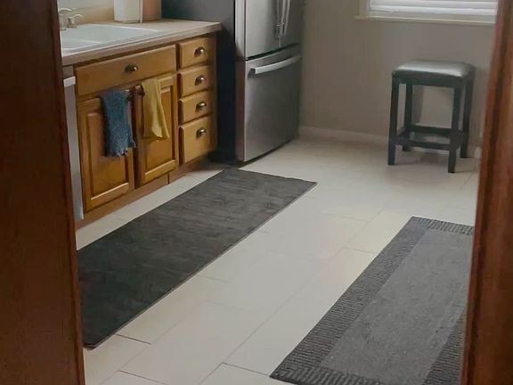 4th image of 824 W Lombard St