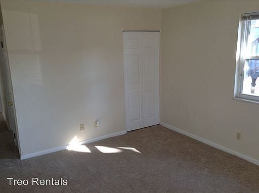2nd image of 3828 Lonsdale St