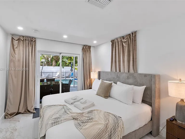 3261 Seaward Dr — Photo 12