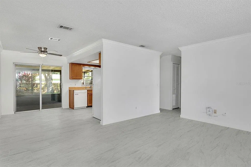 3 bed, 2.0 bath, 1092 sqft, $1,800 — Photo 4
