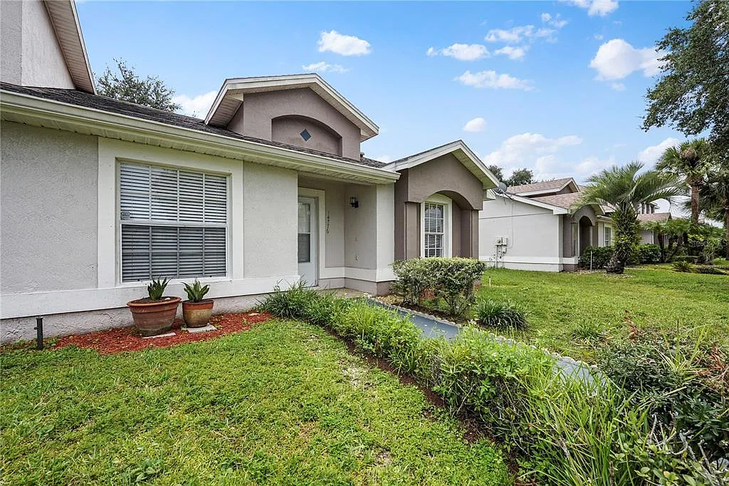 3 bed, 2.0 bath, 1149 sqft, $1,950 — Photo 2