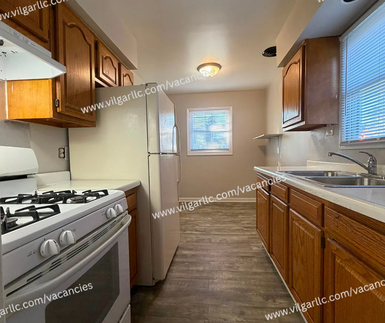 3 large bedrooms, 2 full bathrooms, spaces rec room, oversized/dual purpose living, kitchen with ... — Photo 3