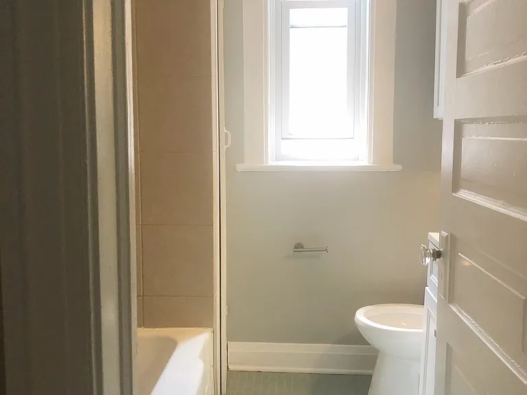 3329 S Lowe Ave #1 — Photo 4