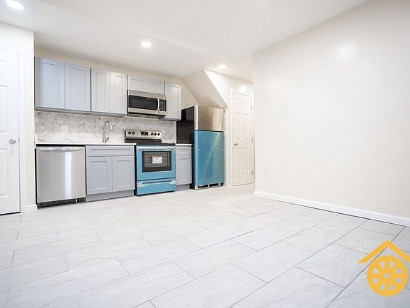 3rd image of 4392 Byron Ave #1B