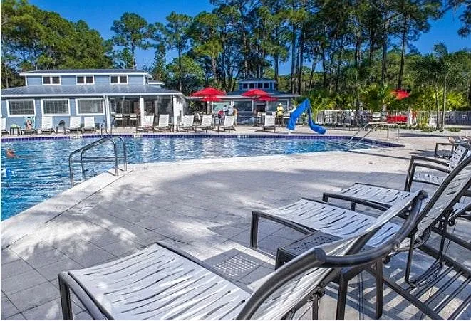 Pool Deck - 1300 N River Rd #N16