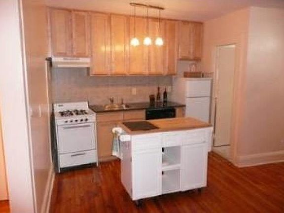 2nd image of 553 Undercliff Ave #18