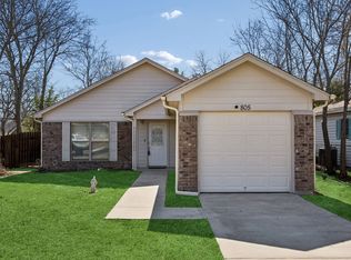 805 Phillips St, Cleburne, TX 76033