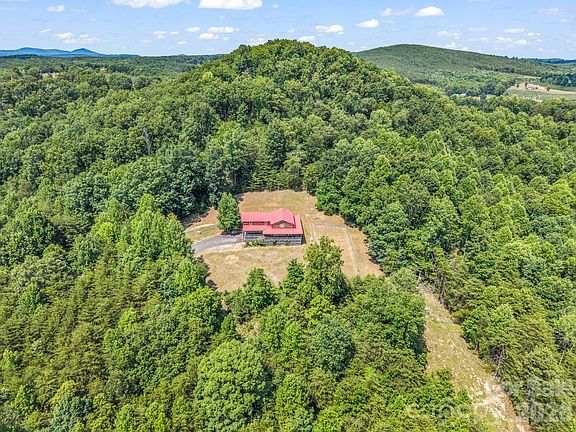 6th image of 156 Carpenters Knob Dr