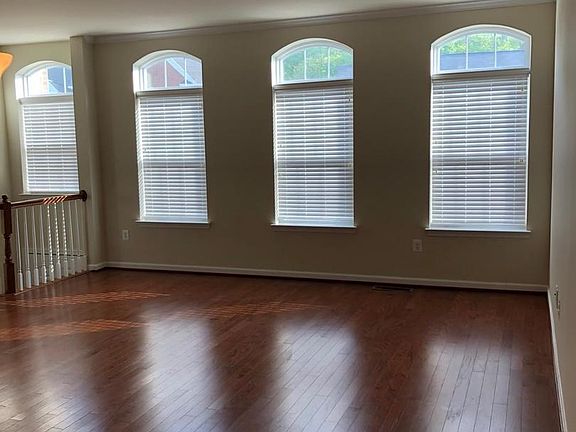 4th image of 670 Highland Farms Cir