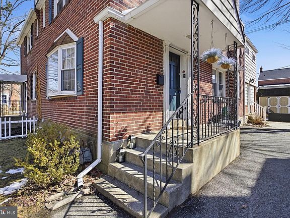 3rd image of 326 E Rodgers St