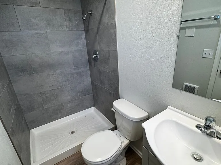 1406 S Division St — Photo 11
