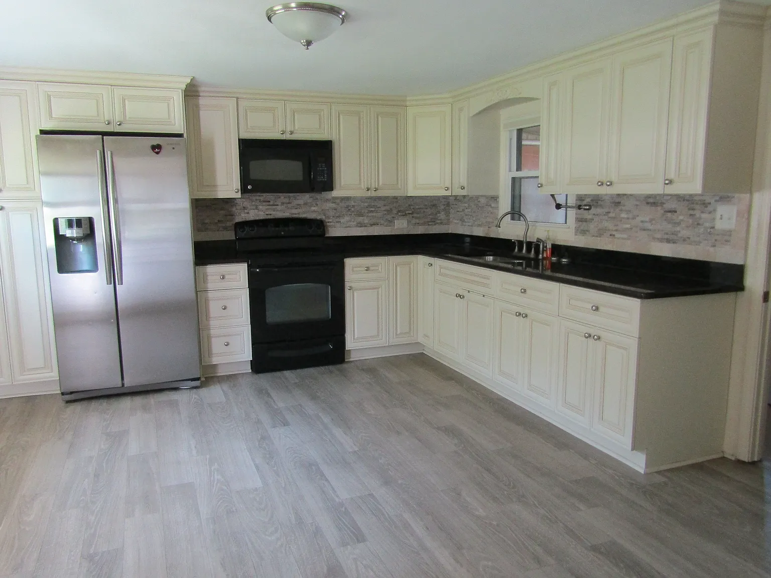 2 bed, 1589 sqft, $1,735 — Photo 3