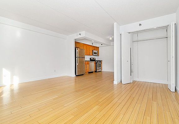 4th image of 516 W 47th St APT S2d