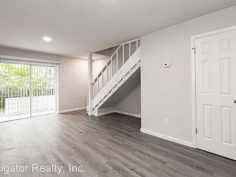 4251 SW 21st Pl — Photo 4