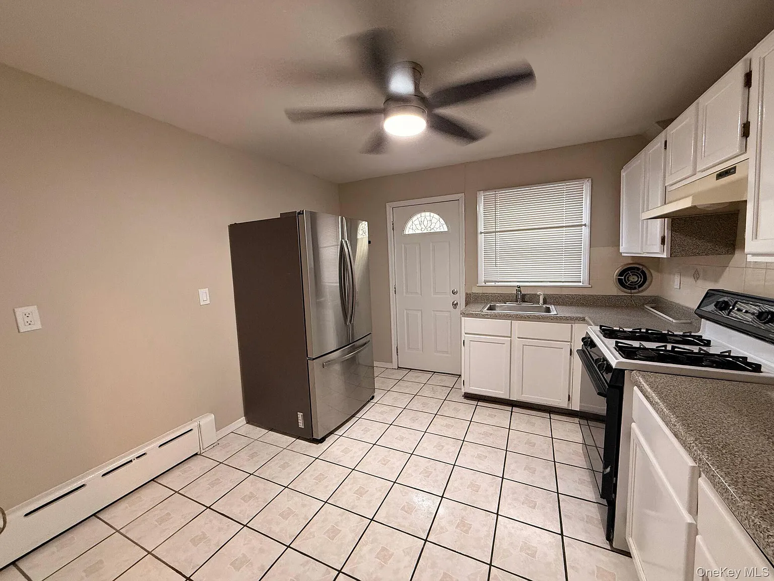 2 bed, 2.0 bath, 900 sqft, $2,997 — Photo 4
