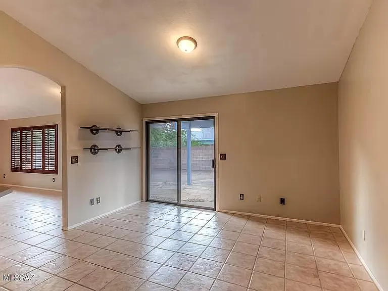 2641 W Camino Hornos — Photo 3