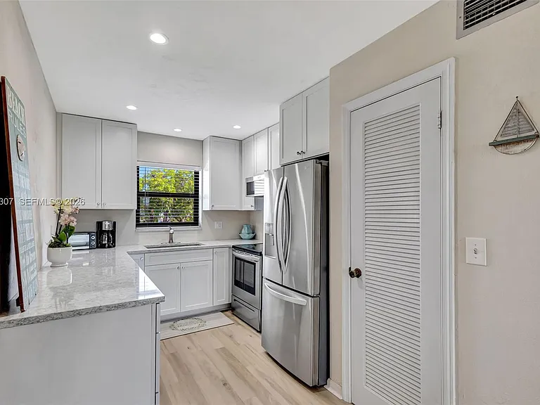755 Saturn St #G202 — Photo 2