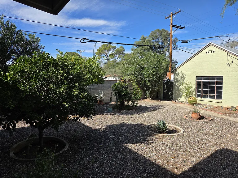 2501 E Drachman St — Photo 26