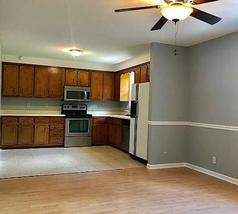 4th image of 1242 Cloverdale Dr