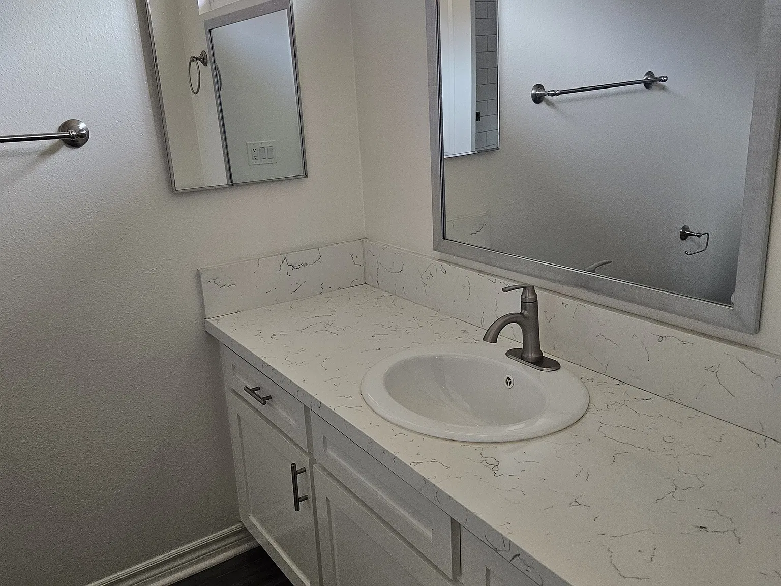 2 bed, 850 sqft, $2,975 — Photo 4