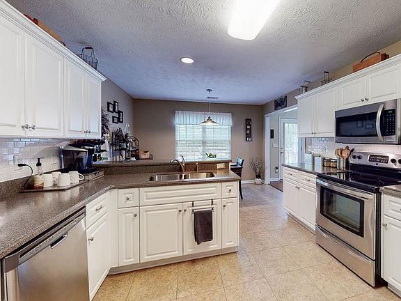 5th image of 1048 Watsonia Dr