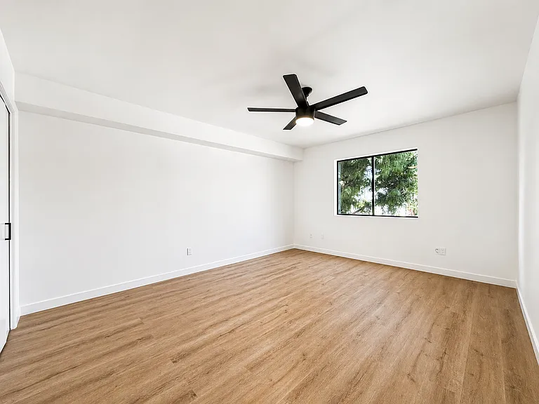 Moorpark Lofts — Photo 12