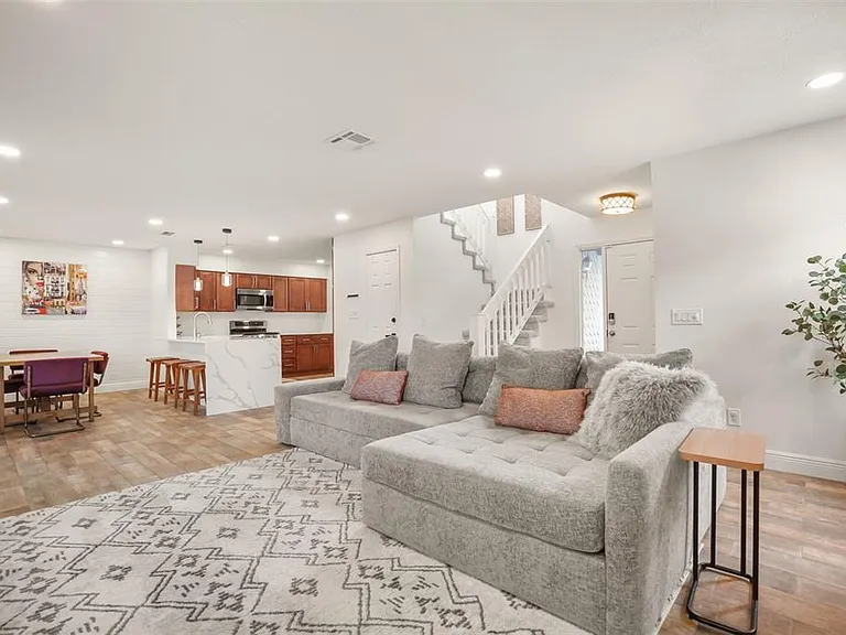 1328 Landry Cir — Photo 3