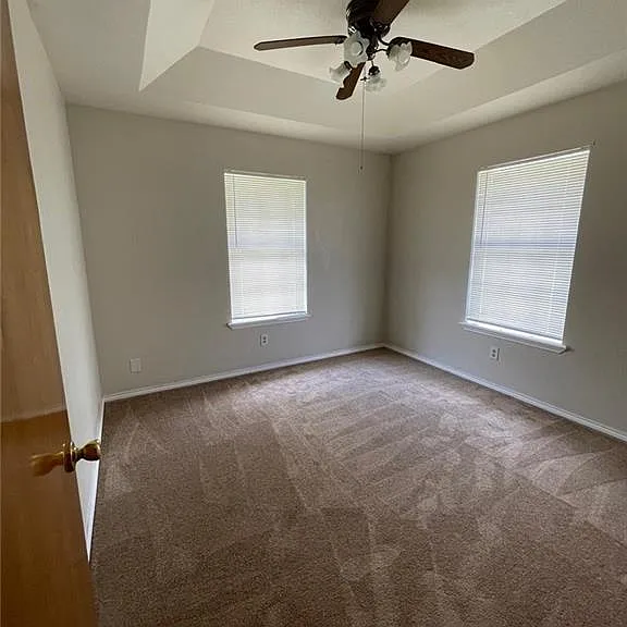 1305 James Cir — Photo 14
