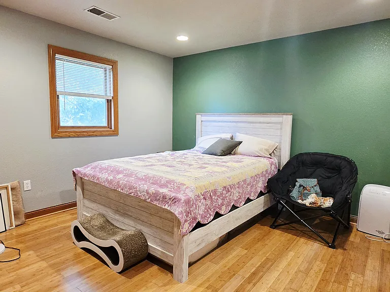 2553 N Oakland Ave — Photo 7