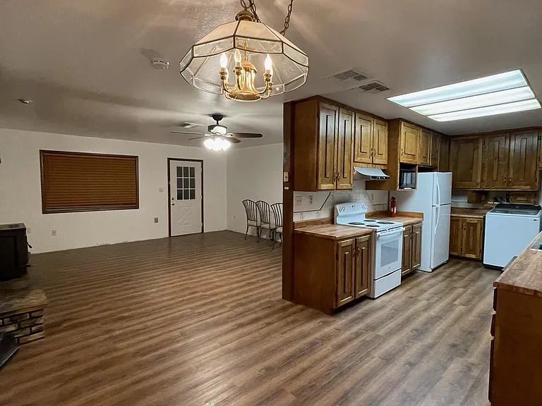 207 N Titel St — Photo 3
