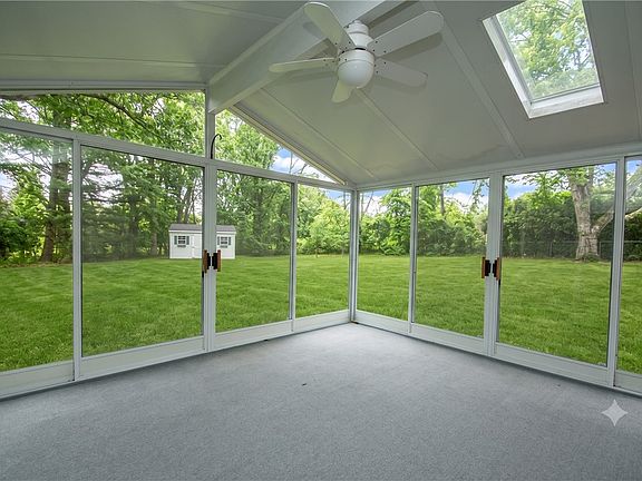 4th image of 28 Candlewood Dr