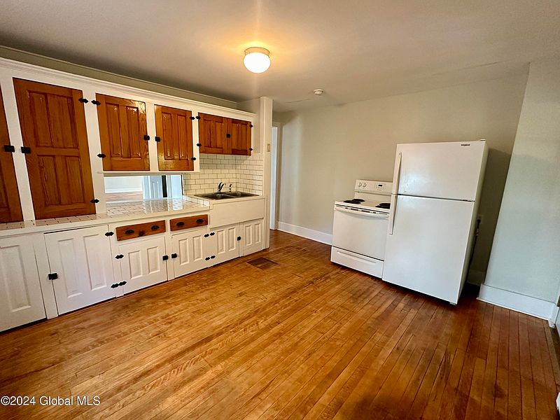 4th image of 43 Brook Street