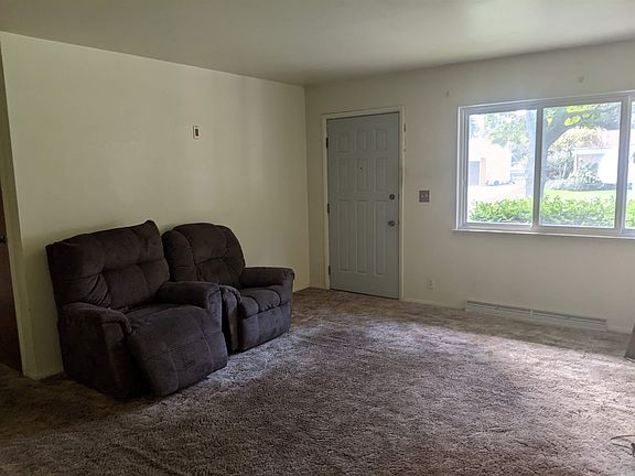 3rd image of 3305 Glenbrook Dr