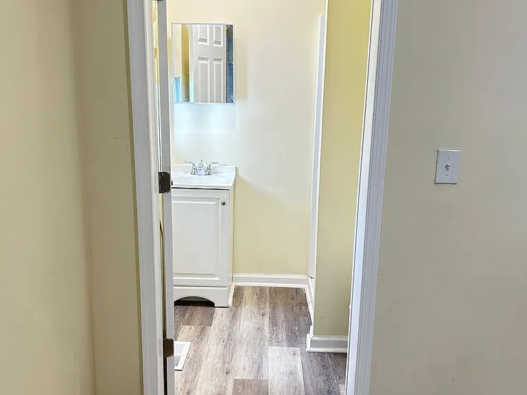 609 W 26th St — Photo 21