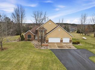 W10058 Woodhaven Ln, Hortonville, WI