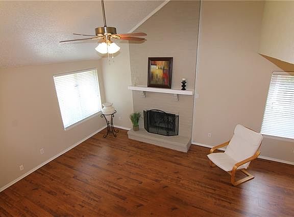 5th image of 2309 Montclair Dr