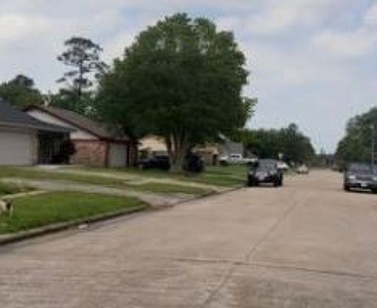 Exterior Neighborhood (street photo)