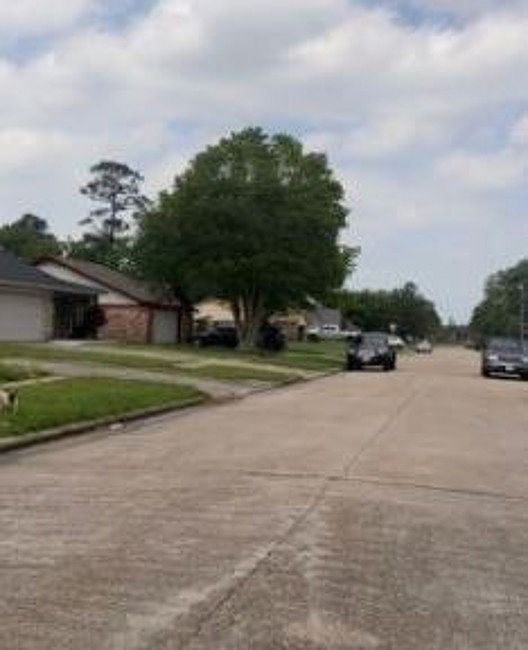 Exterior Neighborhood (street photo)