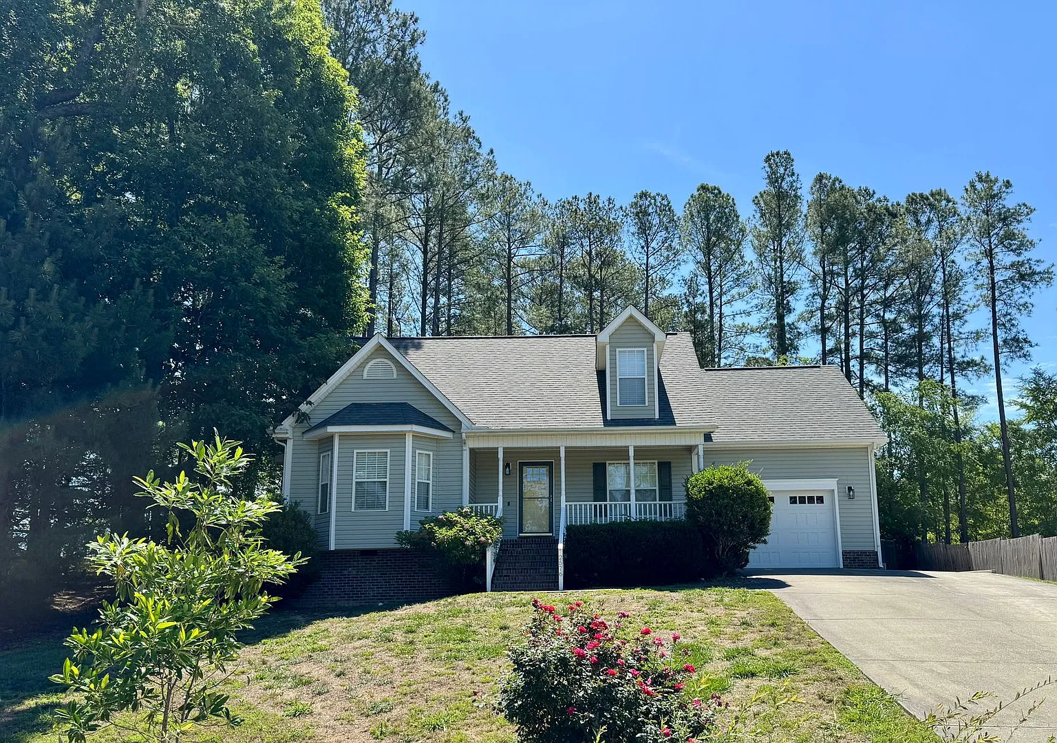 Fully Furnished Home Available In Creedmoor - Inground Pool and More — Photo 2